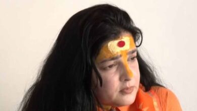 किन्नर अखाड़े से दूरी बनाने के संकेत! महामंडलेश्वर ममता कुलकर्णी बोलीं– अब सब मज़ाक जैसा लगता है किन्नर अखाड़े से दूरी बनाने के संकेत! महामंडलेश्वर ममता कुलकर्णी बोलीं– अब सब मज़ाक जैसा लगता है