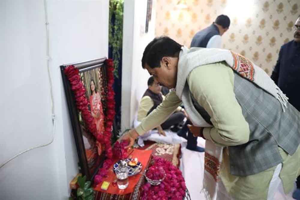 मुख्यमंत्री डॉ. यादव ने डॉ. उत्तम यादव के निवास पहुँचकर शोक संवेदना व्यक्त कर दी श्रद्धांजलि