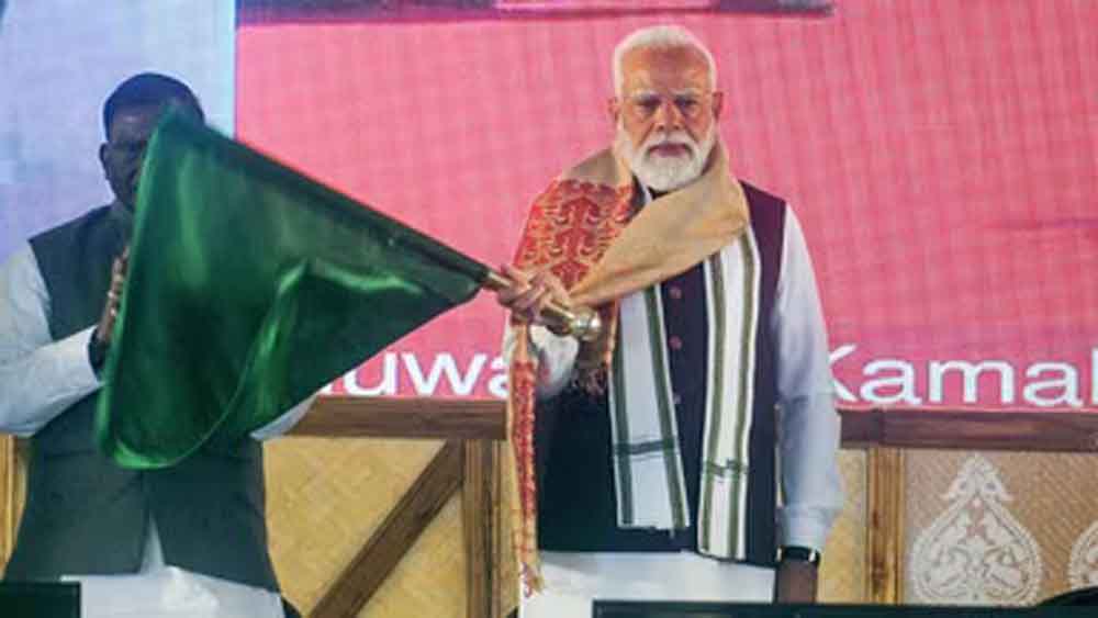 आज फिर रेल यात्रियों को बड़ी सौगात: पीएम मोदी ने 3 नई ‘अमृत भारत’ ट्रेनों को दिखाई हरी झंडी, जानें रूट-टाइमिंग