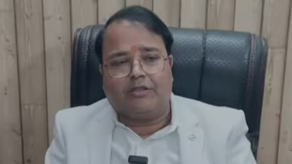 शंकराचार्य विवाद गरमाया: योगी के समर्थन में GST के डिप्टी कमिश्नर प्रशांत सिंह ने दिया इस्तीफा