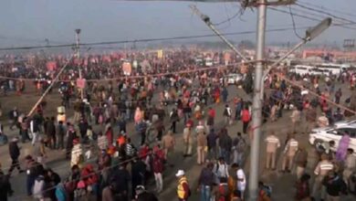 कड़ाके की ठंड को मात देकर संगम पहुंचे श्रद्धालु, माघ मेला में उमड़ी आस्था की भारी भीड़