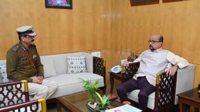 नवनियुक्त पुलिस कमिश्नर शुक्ला ने राज्यपाल डेका से की शिष्टाचार भेंट