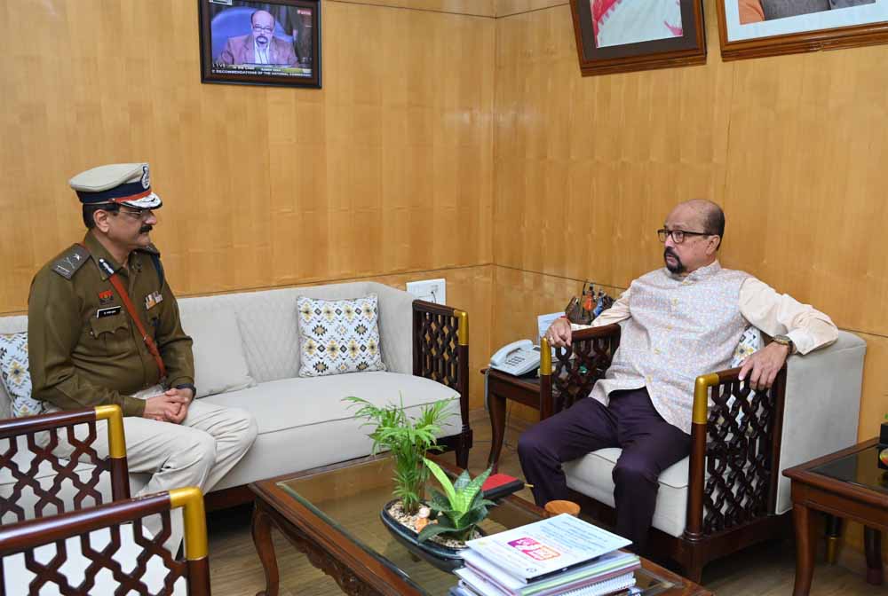 नवनियुक्त पुलिस कमिश्नर शुक्ला ने राज्यपाल डेका से की शिष्टाचार भेंट