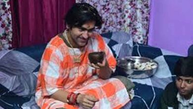 रात के अंधेरे में वचन निभाने आए आचार्य धीरेंद्र शास्त्री