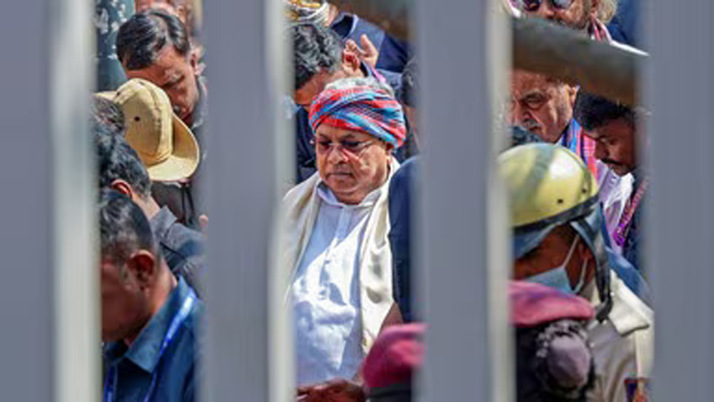 कर्नाटक में सियासी तूफान: CM सिद्धारमैया ने मुद्दा लेकर राज्यपाल के पास की सुलह की पेशकश