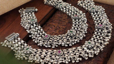 चांदी की कीमत में 12 हजार रुपये से अधिक गिरावट, सोना भी हुआ सस्ता, जानें ताज़ा रेट