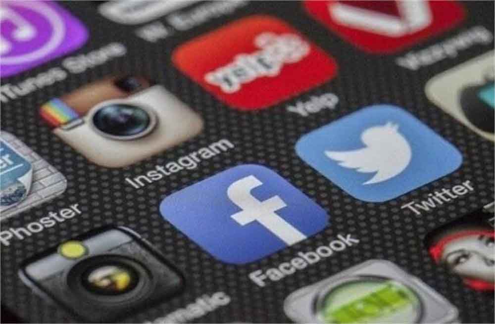 फ्रांस ने उठाया बड़ा कदम: 15 साल से कम उम्र के बच्चों के लिए सोशल मीडिया पर पूर्ण प्रतिबंध फ्रांस ने उठाया बड़ा कदम: 15 साल से कम उम्र के बच्चों के लिए सोशल मीडिया पर पूर्ण प्रतिबंध
