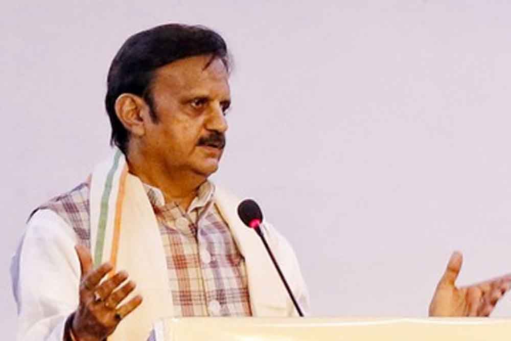 MP में डॉक्टरों–पैरामेडिकल स्टाफ की कमी पर डिप्टी सीएम शुक्ला सख्त, बोले– समयबद्ध भर्ती अब जरूरी