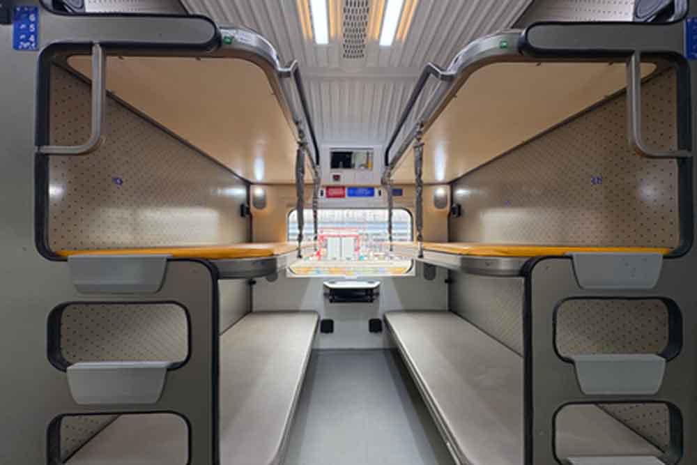 वंदे भारत स्लीपर ट्रेन: सफर में मिलेगा लग्ज़री का अनुभव, वर्ल्ड क्लास तकनीक से बदलेगी रात की यात्रा
