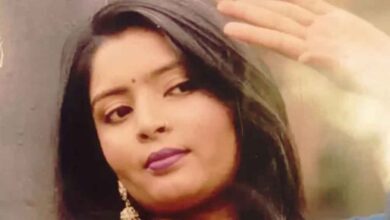 ‘बंदरिया’ कहकर किया मजाक पड़ा भारी, आहत मॉडल पत्नी ने उठाया आत्मघाती कदम