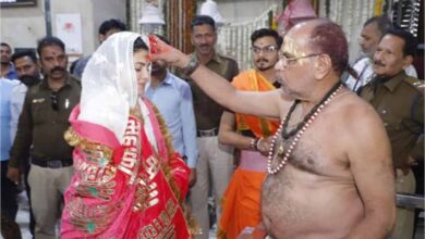 महाकाल की भक्ति में लीन जैकलिन फर्नांडीस, नंदी हॉल में बैठकर किए विशेष दर्शन