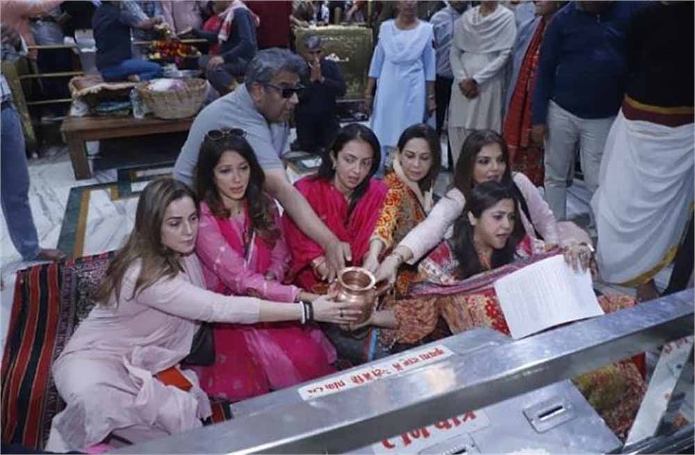 उज्जैन में महाकाल दर्शन को पहुंचीं एकता कपूर, कहा – यहां आकर मन को मिली गहरी शांति उज्जैन में महाकाल दर्शन को पहुंचीं एकता कपूर, कहा – यहां आकर मन को मिली गहरी शांति