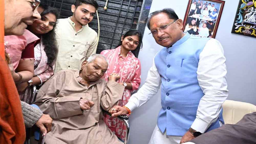 गौरेला में मीसाबंदियों का सम्मान, सीएम साय बोले– लोकतंत्र की रक्षा में निभाई ऐतिहासिक भूमिका