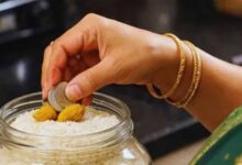 वास्तु दोष दूर करने का आसान उपाय: चावल के डिब्बे में रखें यह चमत्कारी वस्तु