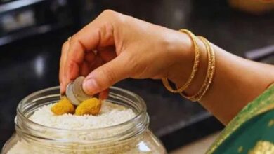 वास्तु दोष दूर करने का आसान उपाय: चावल के डिब्बे में रखें यह चमत्कारी वस्तु वास्तु दोष दूर करने का आसान उपाय: चावल के डिब्बे में रखें यह चमत्कारी वस्तु