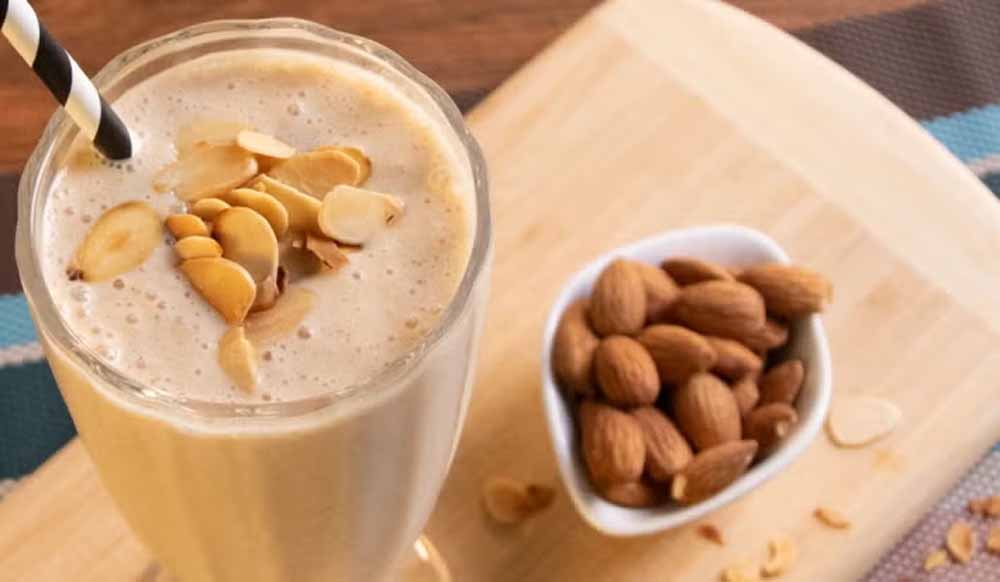 बच्चों की सेहत का स्वादिष्ट राज़: मिनटों में बनाएं हेल्दी बादाम मिल्क शेक