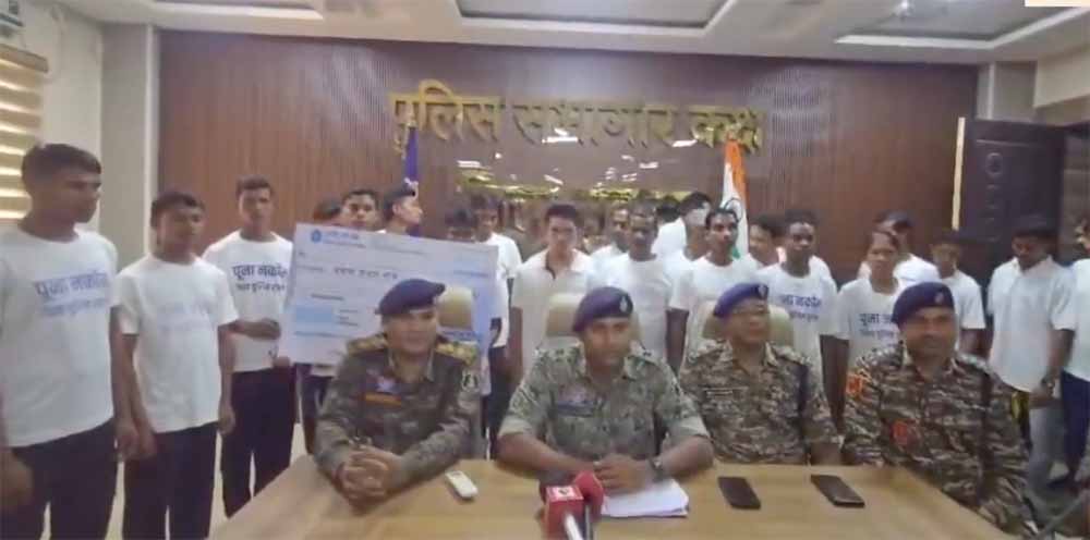 लाल आतंक की उलटी गिनती शुरू: सुकमा में 22 नक्सलियों ने किया आत्मसमर्पण, एक महिला भी शामिल