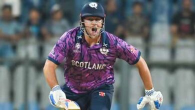 मैदान पर आपा खो बैठे जॉर्ज मुन्से, हेलमेट फेंकने के मामले में ICC ने लगाई फटकार