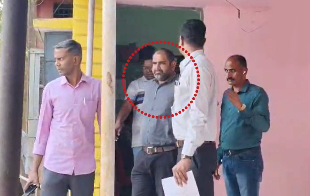 ACB का बड़ा एक्शन: जनपद पंचायत के RES SDO 25 हजार की रिश्वत लेते रंगे हाथों गिरफ्तार ACB का बड़ा एक्शन: जनपद पंचायत के RES SDO 25 हजार की रिश्वत लेते रंगे हाथों गिरफ्तार