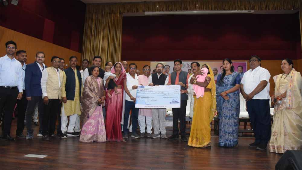 श्रम विभाग की कल्याणकारी योजनाओं का अधिक से अधिक लाभ लेने श्रमिक भाई -बहन बनें जागरू : राजस्व मंत्री वर्मा श्रम विभाग की कल्याणकारी योजनाओं का अधिक से अधिक लाभ लेने श्रमिक भाई -बहन बनें जागरू : राजस्व मंत्री वर्मा