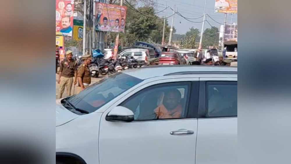 पीएम मोदी के कार्यक्रम से पहले मेरठ पहुंचे सीएम योगी, तैयारियों की करेंगे समीक्षा