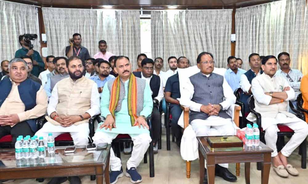 मुख्यमंत्री विष्णु देव साय ने सुनी ‘मन की बात’ की 131वीं कड़ी