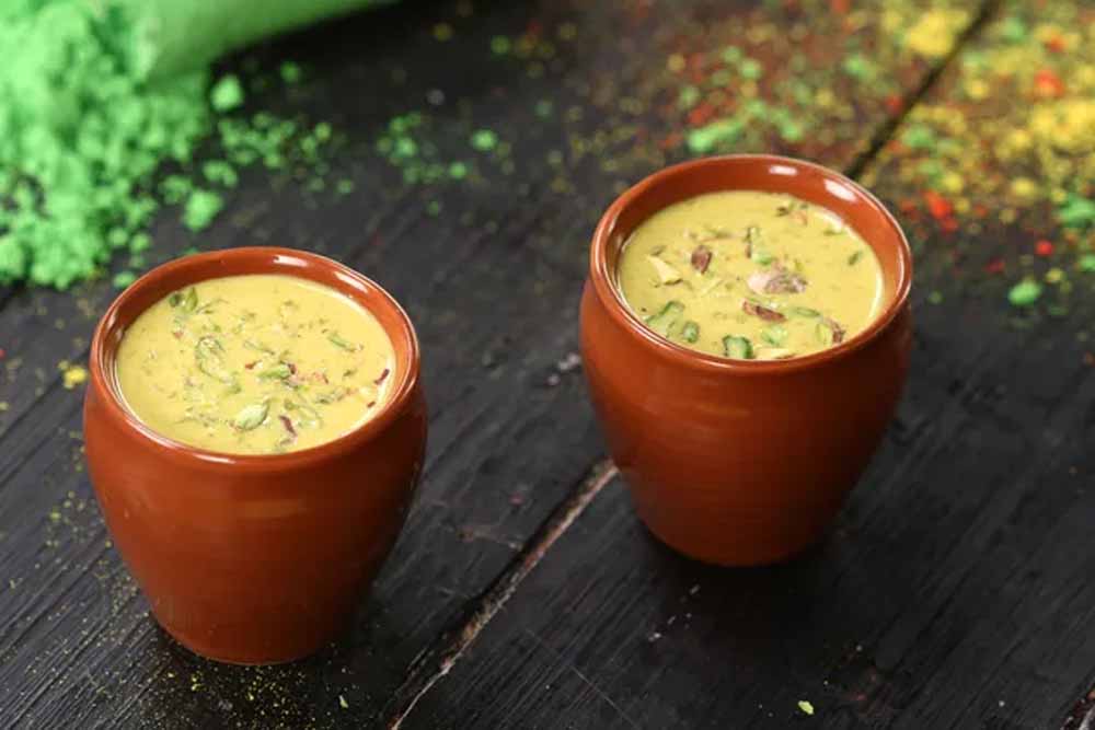 होली की रंगीन मस्ती में स्वाद का तड़का: घर पर ऐसे बनाएं खसखस वाली ठंडाई