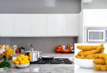 किचन में हल्दी की गांठ रखने का सही स्थान, खत्म होगी नकारात्मक ऊर्जा