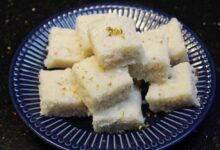 घर पर आसान तरीके से बनाएं नारियल की बर्फी