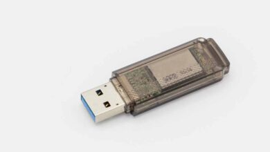 Pen Drive में क्यों होते हैं दो छेद? जानिए इसका असली काम, जो ज़्यादातर लोग नहीं जानते