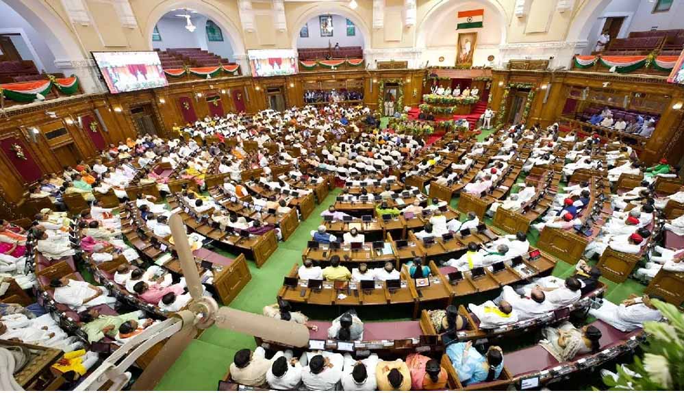 यूपी विधानसभा में शोक प्रस्ताव के दौरान विधायक का मोबाइल बजा, स्पीकर महाना ने किया जब्त