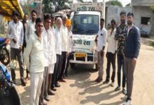 किसानों को दी जा रही आधुनिक कृषि यंत्रों की जानकारी