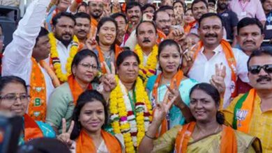 मेयर चुनाव में सियासी उलटफेर: शिवसेना UBT के समर्थन से भाजपा को मिली कुर्सी, कांग्रेस रह गई पीछे मेयर चुनाव में सियासी उलटफेर: शिवसेना UBT के समर्थन से भाजपा को मिली कुर्सी, कांग्रेस रह गई पीछे