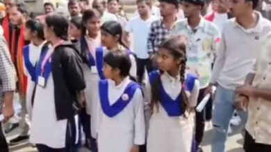 वार्डन पर आरोप: हॉस्टल में लड़कियों से बाइबिल पढ़वाने का मामला, राम-राम और सूर्य नमस्कार पर पाबंदी वार्डन पर आरोप: हॉस्टल में लड़कियों से बाइबिल पढ़वाने का मामला, राम-राम और सूर्य नमस्कार पर पाबंदी