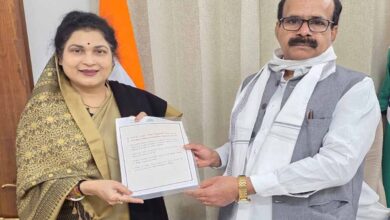 केंद्रीय राज्यमंत्री कुरियन से राज्यमंत्री श्रीमती कृष्णा गौर ने की भेंट