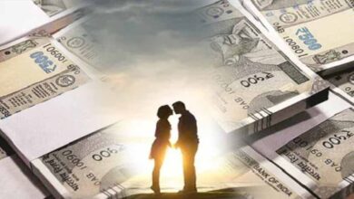 महिला अधिकारी ने प्रेमी को उसकी पत्नी से 1.5 करोड़ में खरीदा, फिल्म जुदाई की कहानी याद आई महिला अधिकारी ने प्रेमी को उसकी पत्नी से 1.5 करोड़ में खरीदा, फिल्म जुदाई की कहानी याद आई