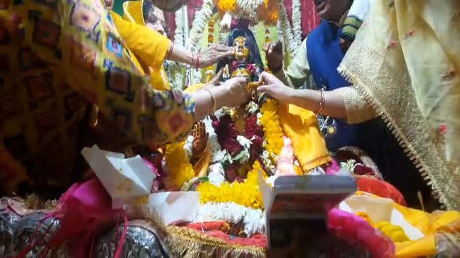 काशी में शुरू हुई शिव विवाह की रस्में: बाबा विश्वनाथ दूल्हा बनेंगे, हल्दी ने महका नगर काशी में शुरू हुई शिव विवाह की रस्में: बाबा विश्वनाथ दूल्हा बनेंगे, हल्दी ने महका नगर