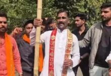 भोपाल में वैलेंटाइन डे पर चिनार पार्क के बाहर नारेबाजी, लट्ठबंद कार्यकर्ताओं और पुलिस तैनाती