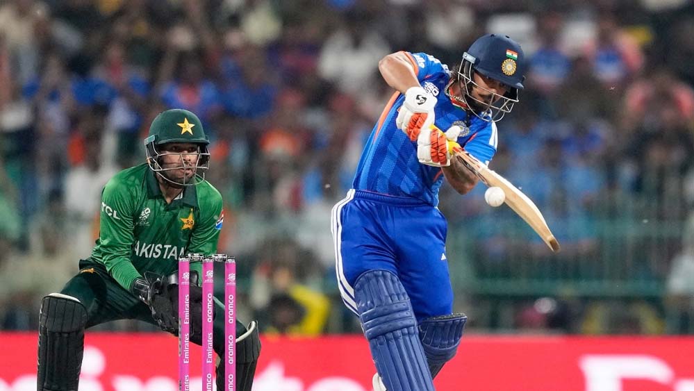 ईशान किशन की धमाकेदार बल्लेबाजी के दौरान, पाकिस्तानी क्या सर्च कर रहे थे? ईशान किशन की धमाकेदार बल्लेबाजी के दौरान, पाकिस्तानी क्या सर्च कर रहे थे?