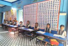 प्राइवेट को टक्कर देता रतलाम का सरकारी स्कूल: बैग बिना आते बच्चे, 40 तक के पहाड़े याद