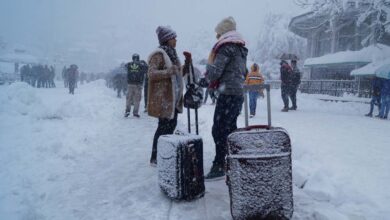 पहाड़ों में बदला मिजाज, गर्मी के बीच बारिश और बर्फबारी के संकेत