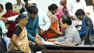 जनदर्शन में कलेक्टर ने सुनी लोगों की समस्याएं