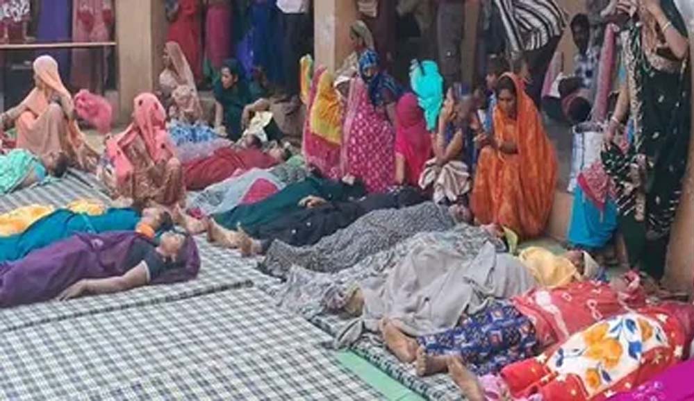 धार में महिला नसबंदी कैंप विवादित: हर 2 मिनट में ऑपरेशन, 180 महिलाएं जमीन पर लिटाई गईं