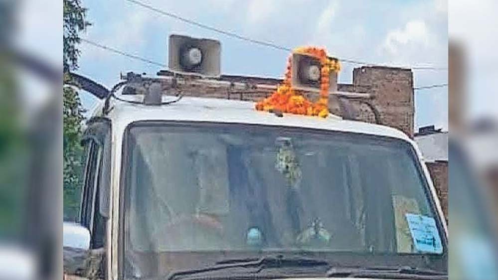 मध्य प्रदेश में मंत्री-सांसद और विधायकों का हूटर मोह जारी, पुलिस सरेआम नियमों की अनदेखी पर कर रही कतर मध्य प्रदेश में मंत्री-सांसद और विधायकों का हूटर मोह जारी, पुलिस सरेआम नियमों की अनदेखी पर कर रही कतर