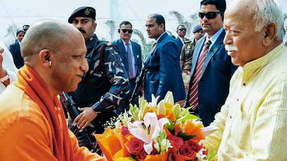 2027 चुनाव से पहले यूपी में RSS सक्रिय, योगी के बाद डिप्टी CMs की मोहन भागवत से मुलाकात