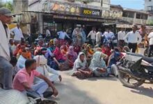 पोस्ट ऑफिस में 3 करोड़ का घोटाला, ब्रांच मैनेजर फरार—न्याय की मांग को सड़कों पर उतरे ग्रामीण