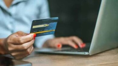ऑनलाइन शॉपिंग में डेबिट कार्ड से हो सकता है नुकसान, जानिए क्यों एक्सपर्ट करते हैं मना