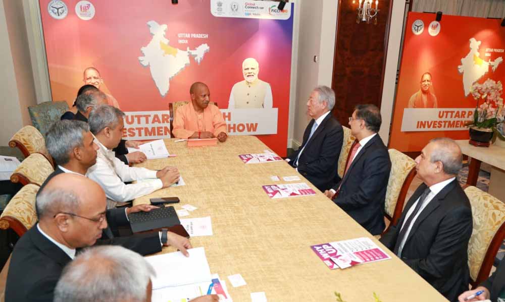 सिंगापुर दौरे के पहले ही दिन मुख्यमंत्री योगी की बड़ी सफलता, यूनिवर्सल सक्सेस ग्रुप के साथ हुए 6,650 करोड़ रुपये के 3 एमओयू सिंगापुर दौरे के पहले ही दिन मुख्यमंत्री योगी की बड़ी सफलता, यूनिवर्सल सक्सेस ग्रुप के साथ हुए 6,650 करोड़ रुपये के 3 एमओयू