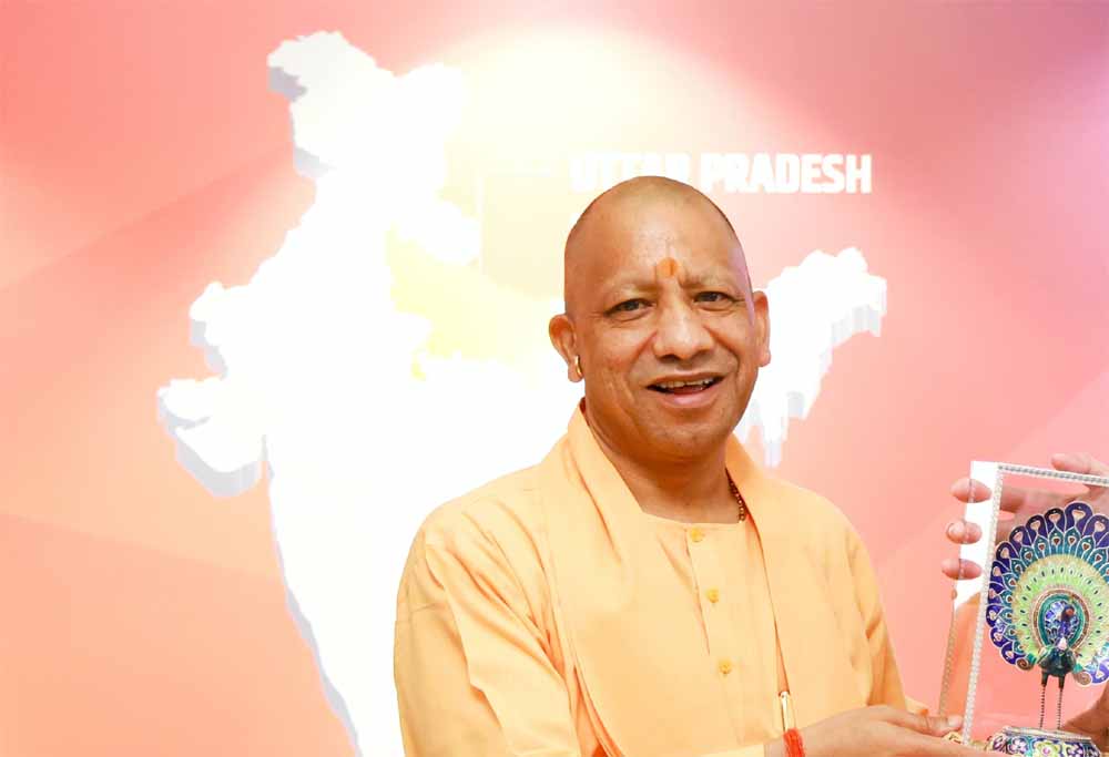 सिंगापुर में भारतीय समुदाय से मुख्यमंत्री योगी आदित्यनाथ ने किया संवाद