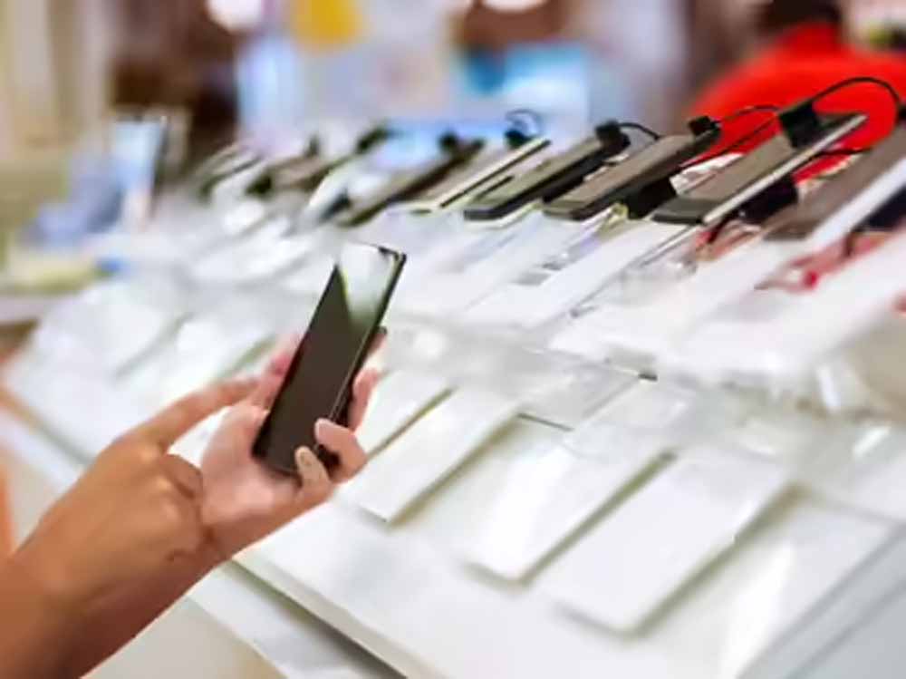 ‘सुनामी जैसा झटका’: IDC की चेतावनी, इस साल स्मार्टफोन बाजार में ऐतिहासिक गिरावट ‘सुनामी जैसा झटका’: IDC की चेतावनी, इस साल स्मार्टफोन बाजार में ऐतिहासिक गिरावट